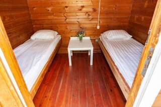 Кемпинги Rauhalahti Holiday Cottages Куопио Коттедж эконом-класса с общей ванной комнатой (для 2 взрослых)-2